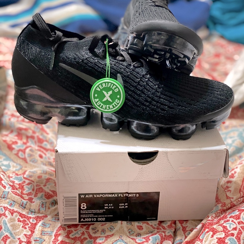 New Women size 8 triple black vapor max.